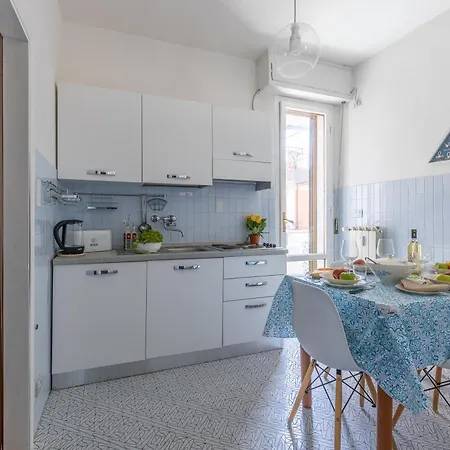 Guesthost - Lovely With Olga Apartman Pisa