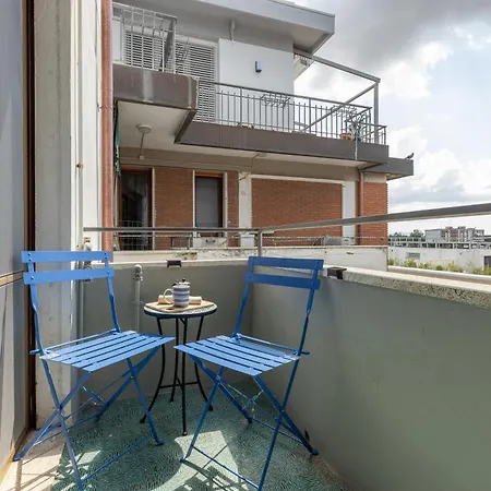 Guesthost - Lovely With Olga