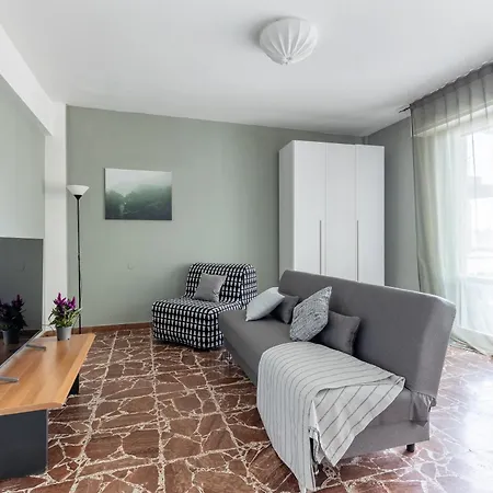 Guesthost - Lovely With Olga Pisa