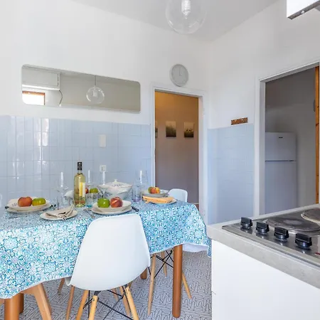 Guesthost - Lovely With Olga